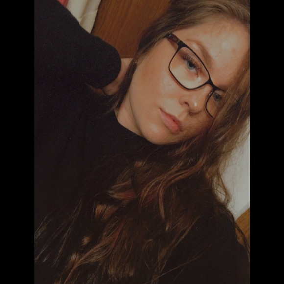 Meet your Posher, Sierra - Picture 1 of 1